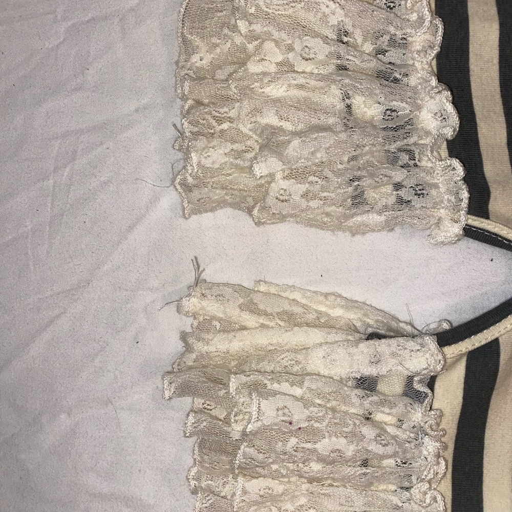 🌹🌹 BABY ROMPER WITH LACE!! ❤️ - Picture 4 of 7